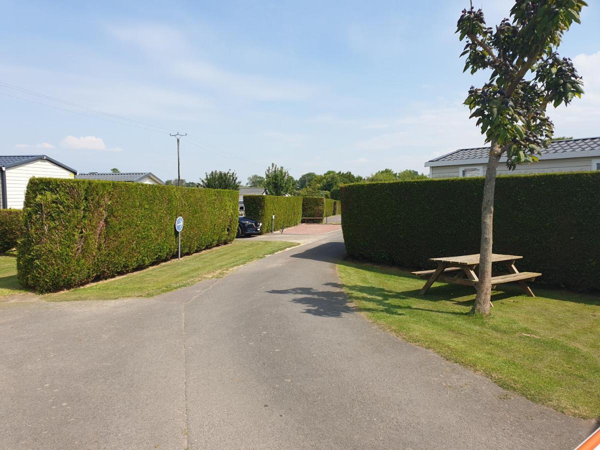 Le Clos Tranquille Gonneville-en-Auge Exterior foto